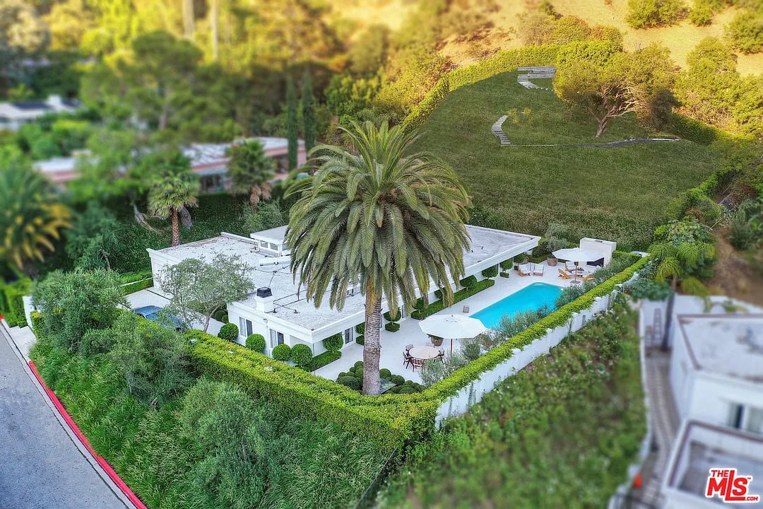 1680 Rising Glen Road