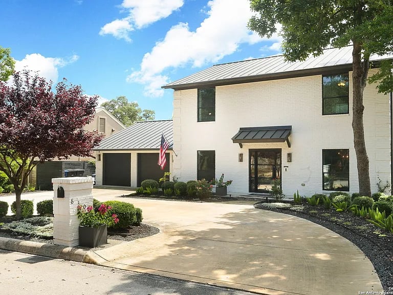 8306 Country Side