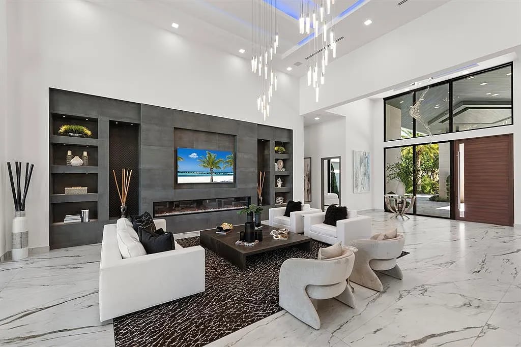 4041 Country Club Ln