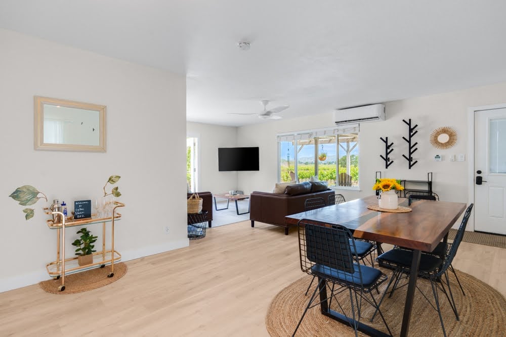 725 Lytton Station