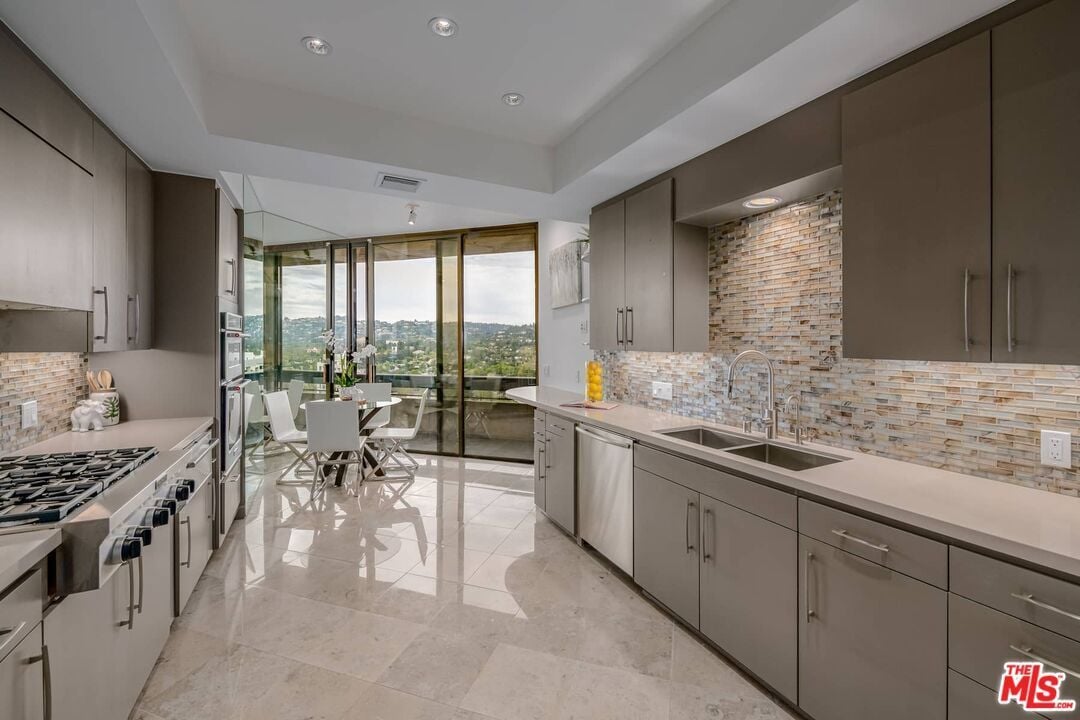 10430 Wilshire Blvd #1903