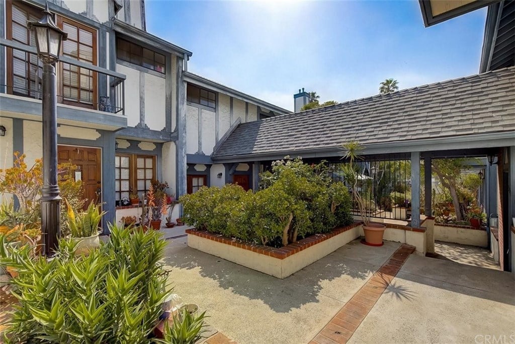 5743 Monte Vista St, Unit 6