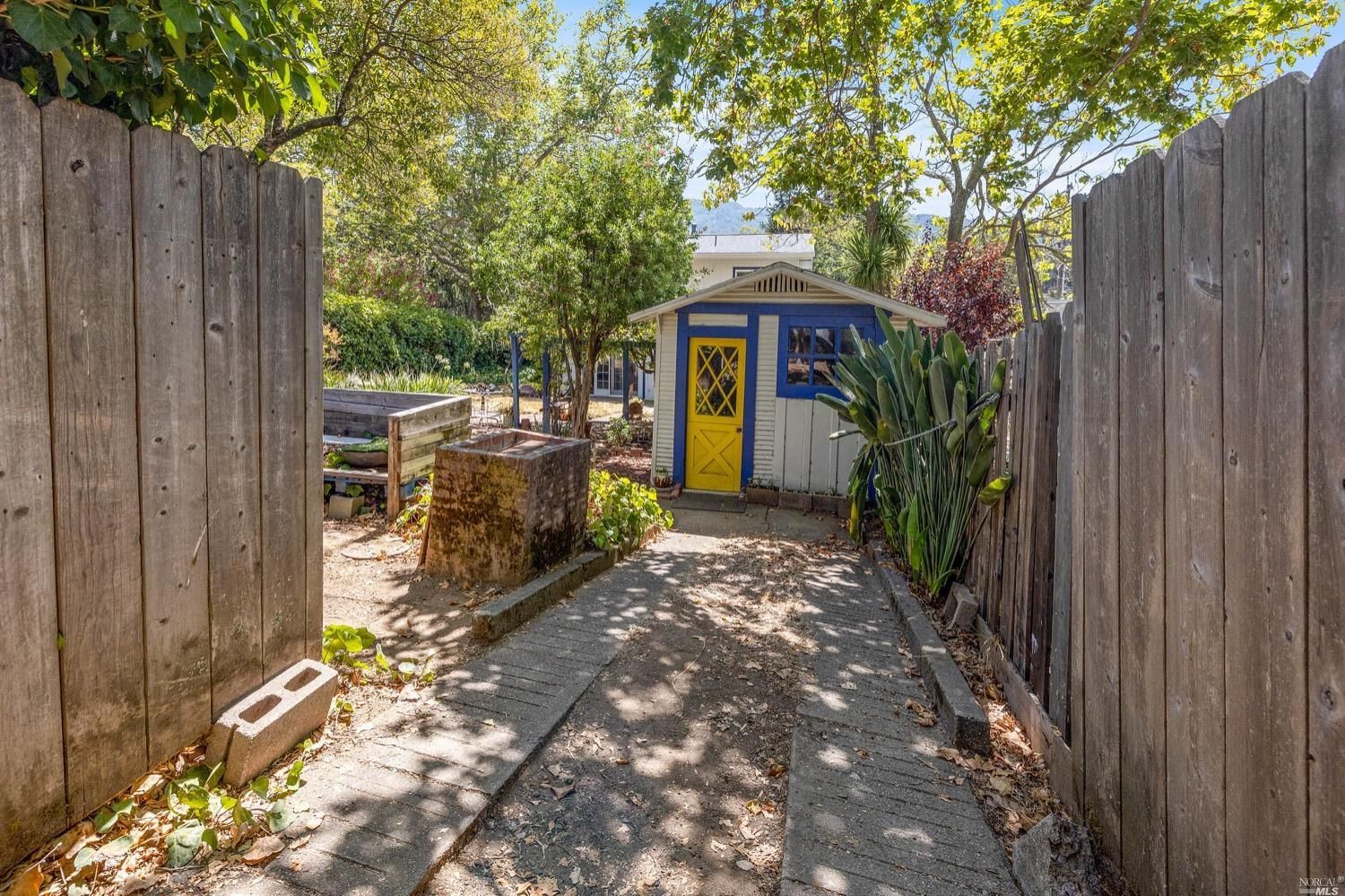 1132 Sir Francis Drake Blvd