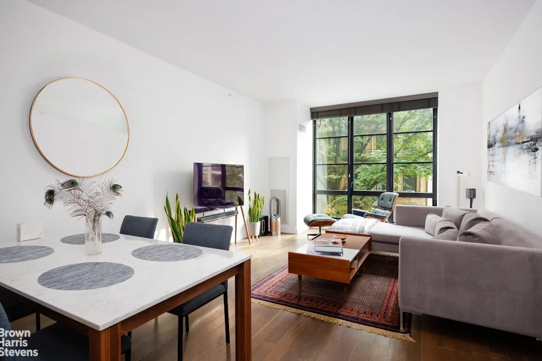 261 W 25th St #4B