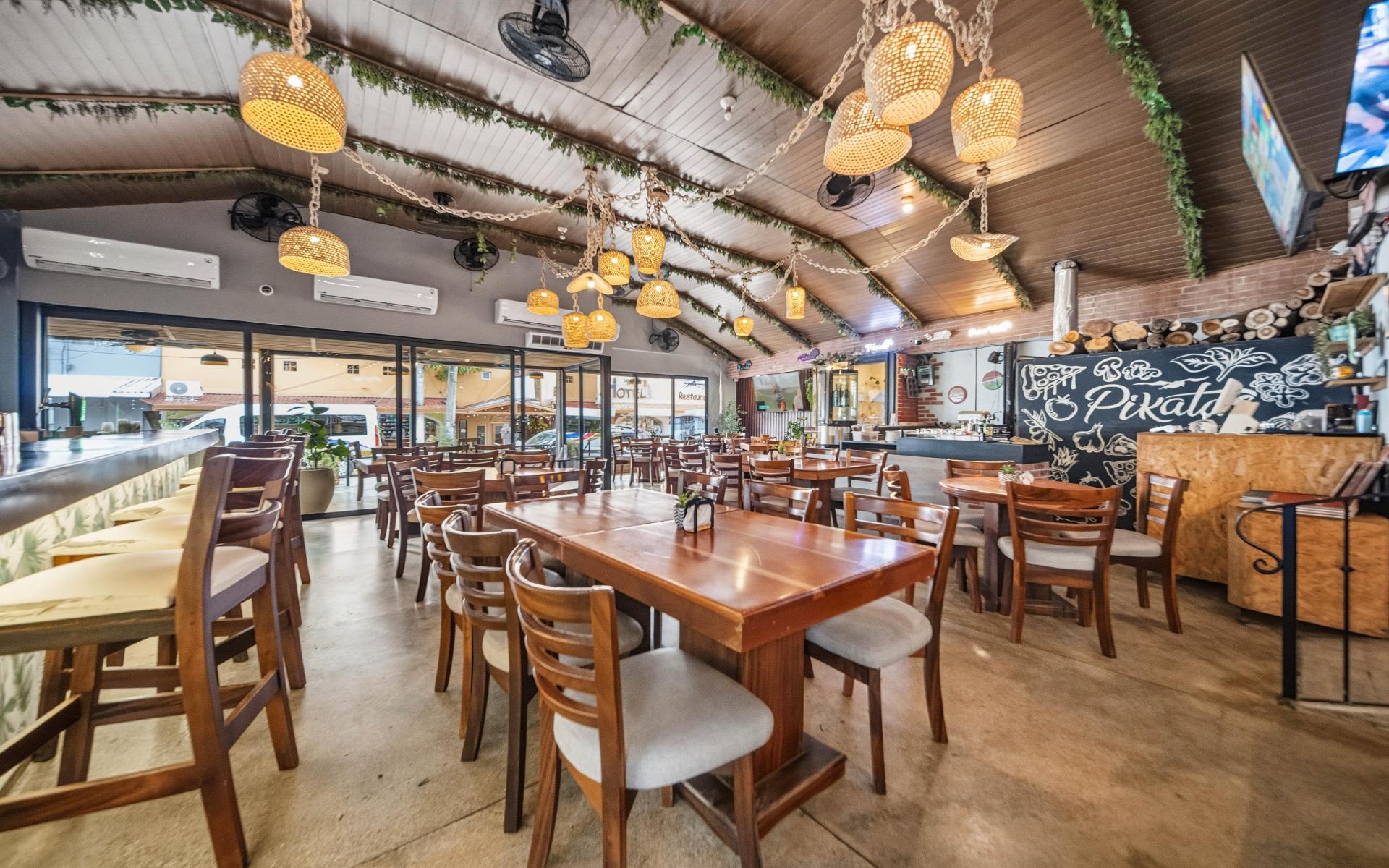 Pikatas Restaurant and Bar, A Local Favorite Near Tamarindo Beach