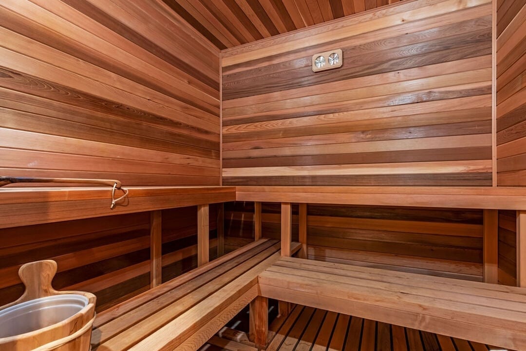 Monarch Reserve, N Norman Pl, 90049