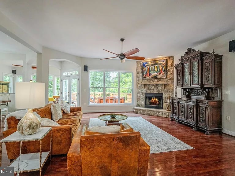 106 Calvary Ct SE