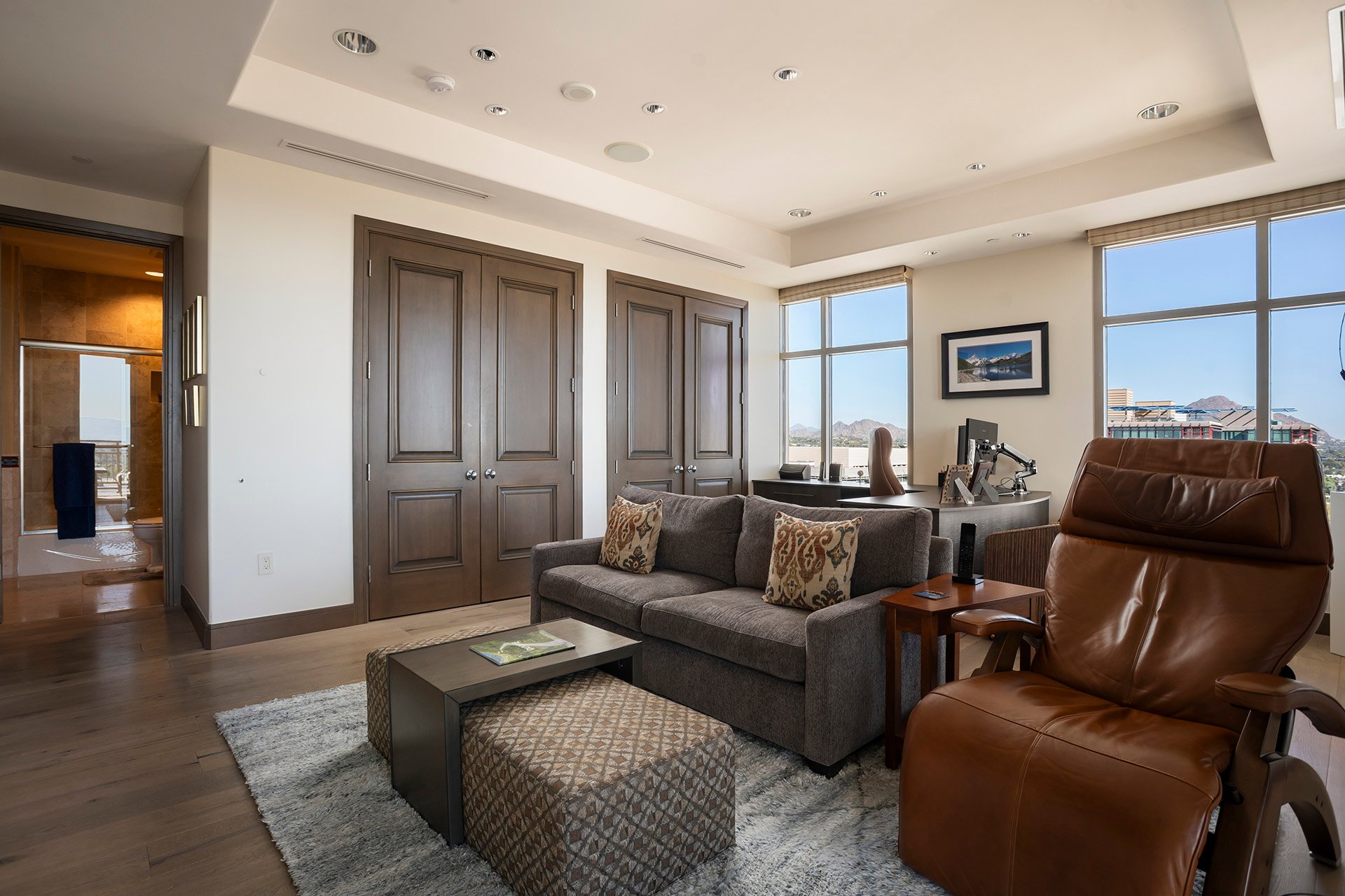 2211 E CAMELBACK Road, 1203
