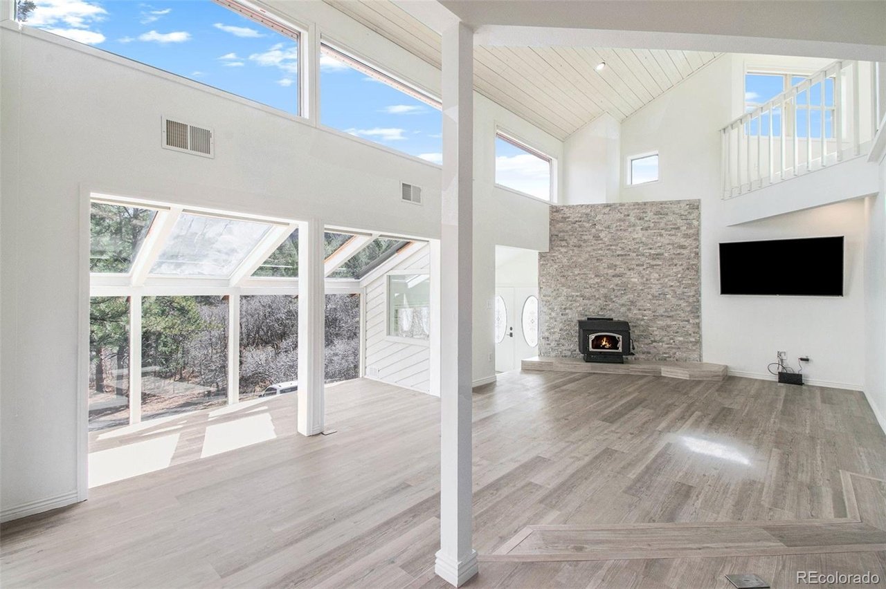 6225 Apache Dr