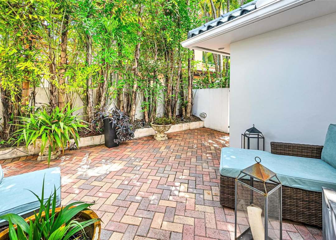 166 Royal Palm Dr