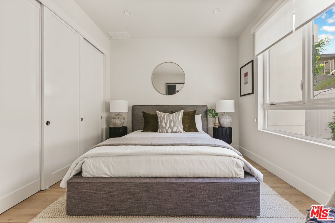 3230 S Barrington Ave