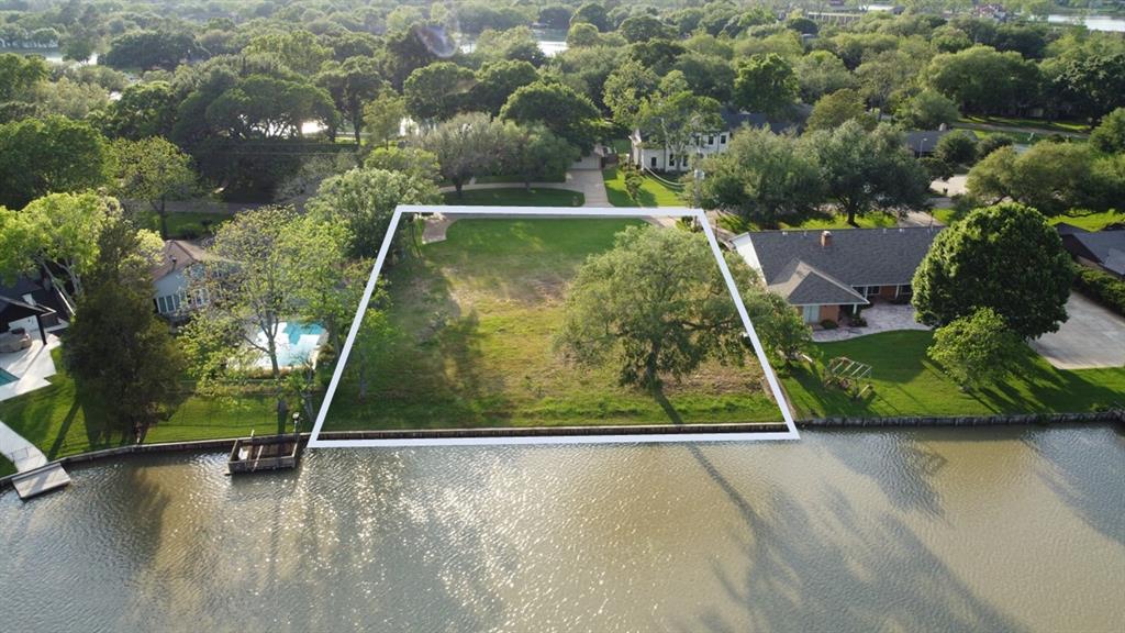 215 Lombardy Dr