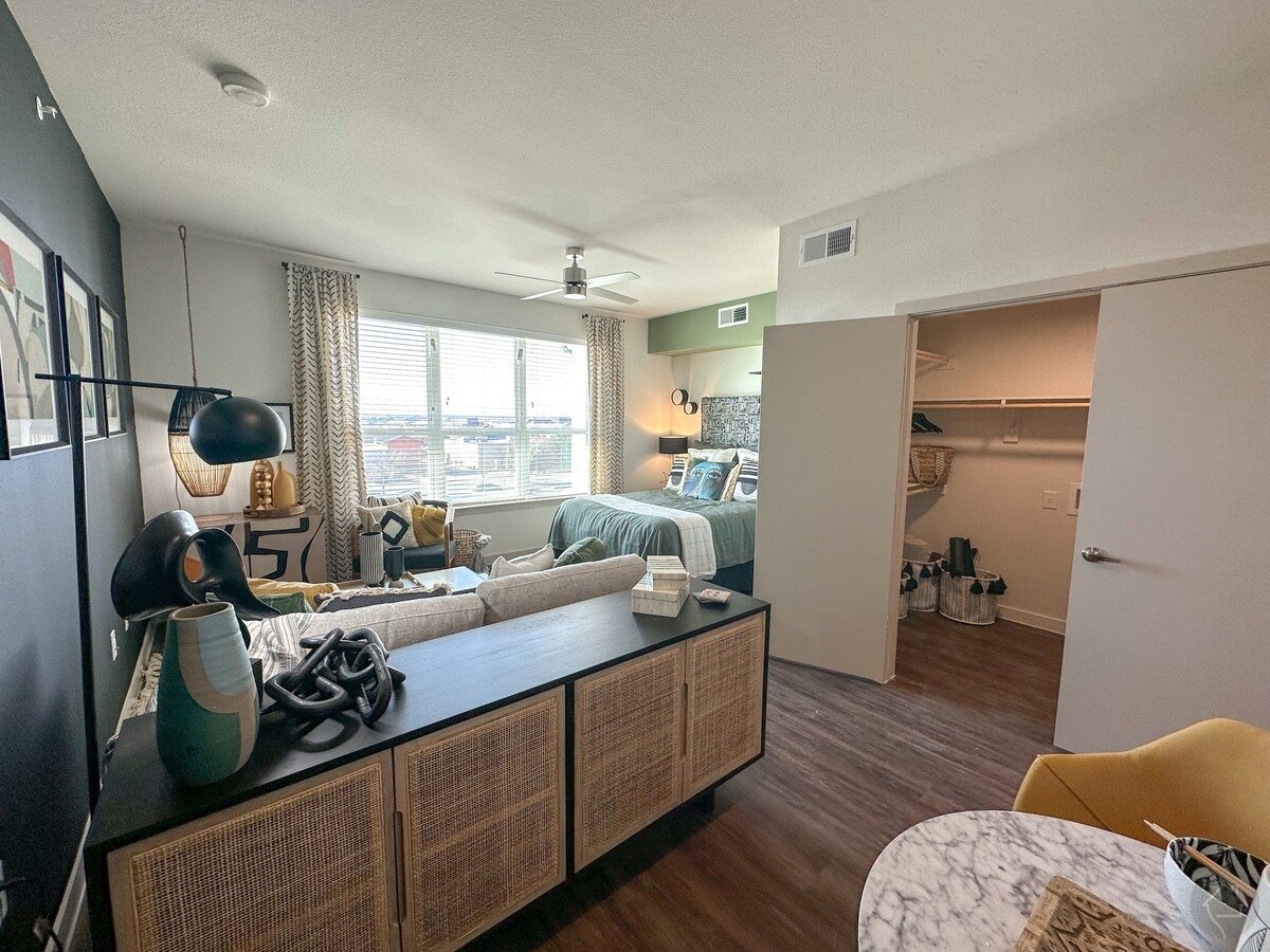 1 month free in an amazing 1/1 apartment home in Round Rock!