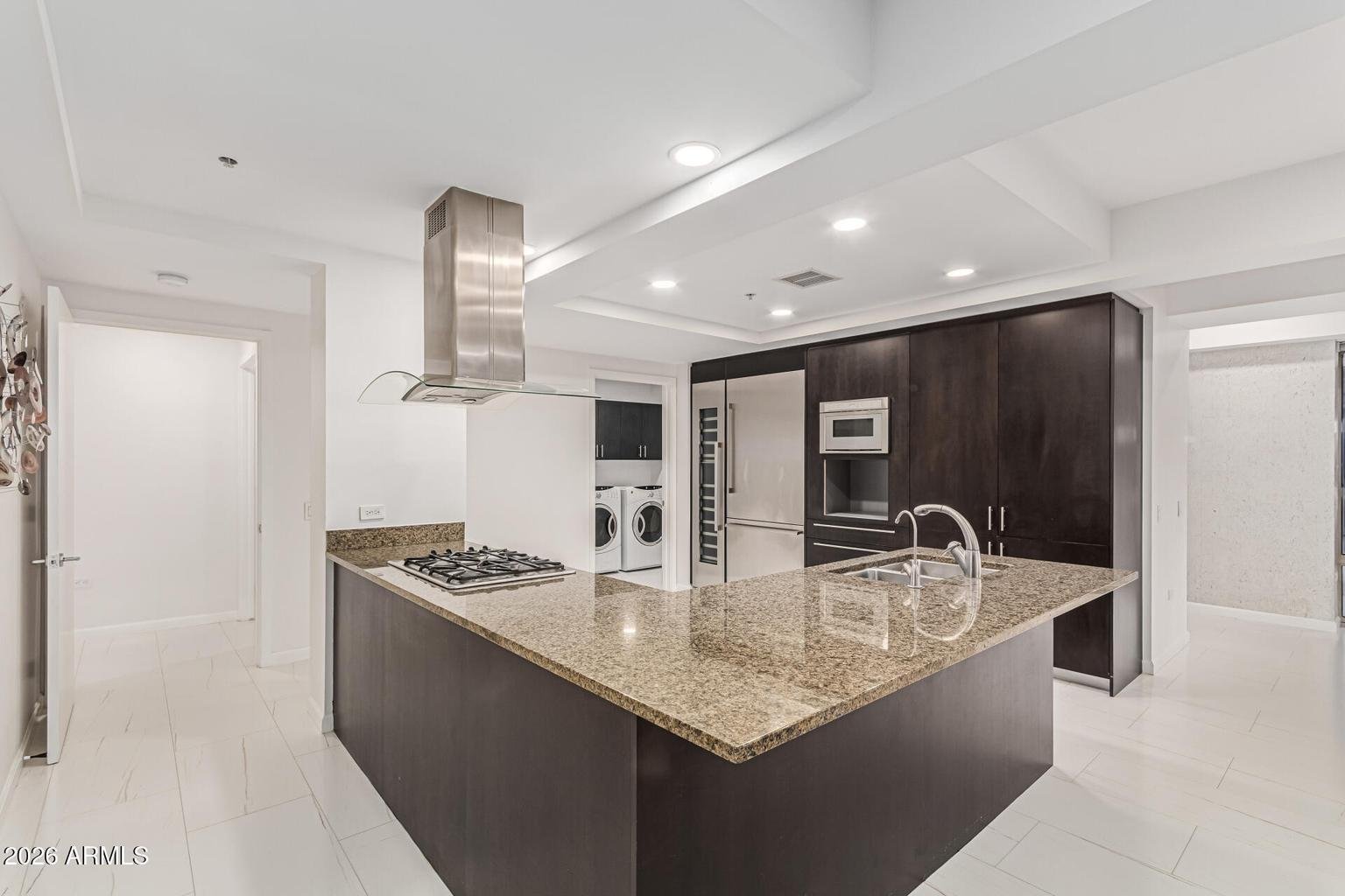 7121 E Rancho Vista Dr, #2006