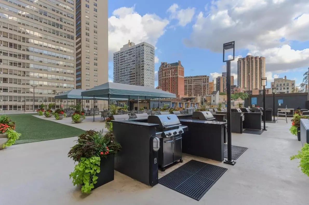 655 W Irving Park Rd #1004