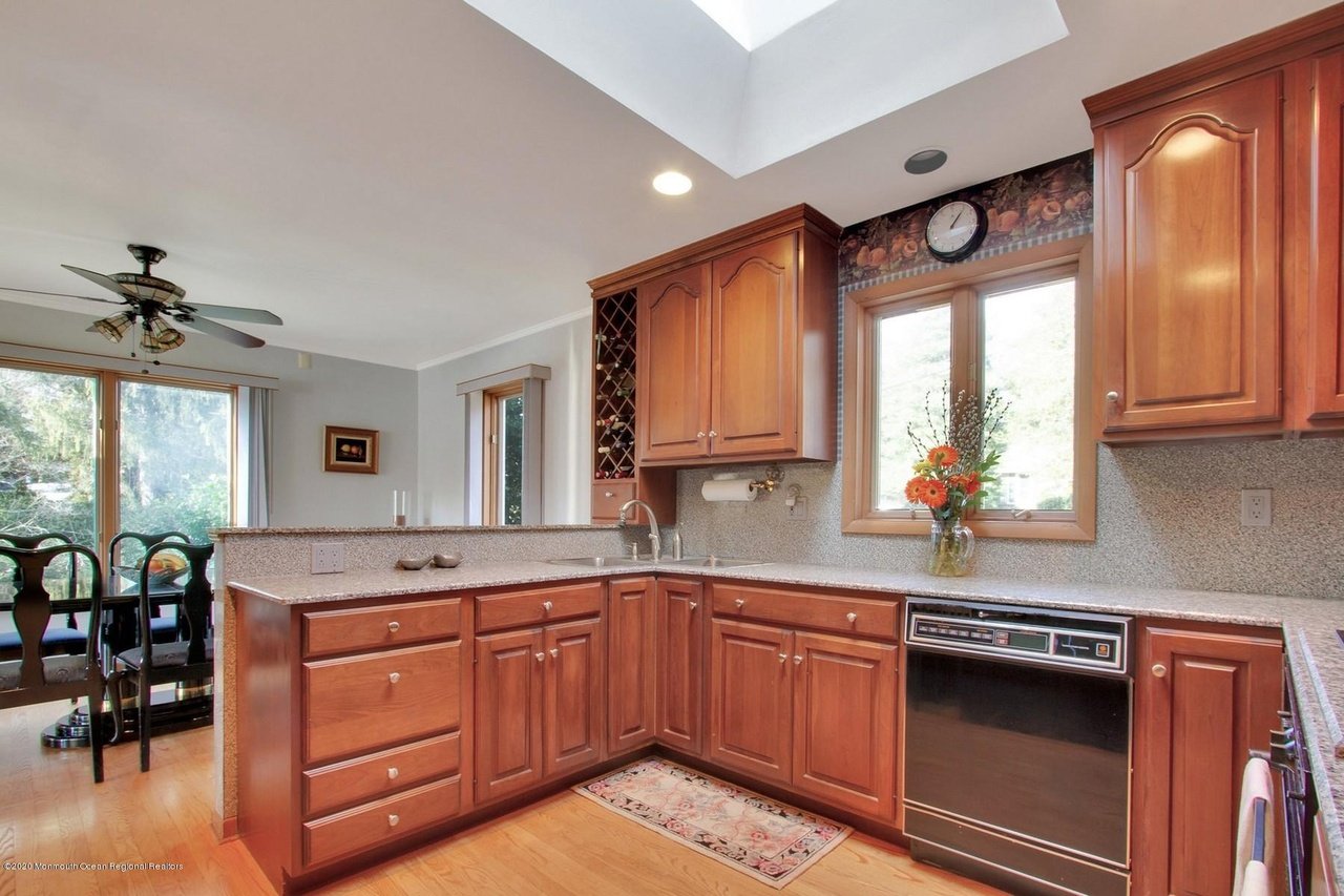 60 Laury Dr