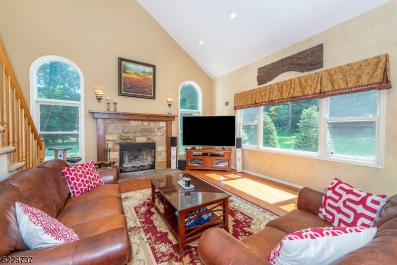 23 Crescent Ridge Rd