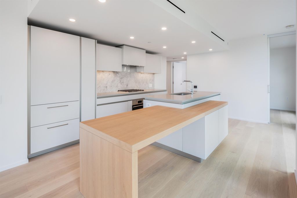 889 Pacific St, #403