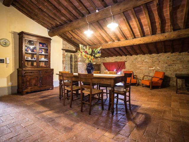 Enchanting Countryside Estate in Arezzo