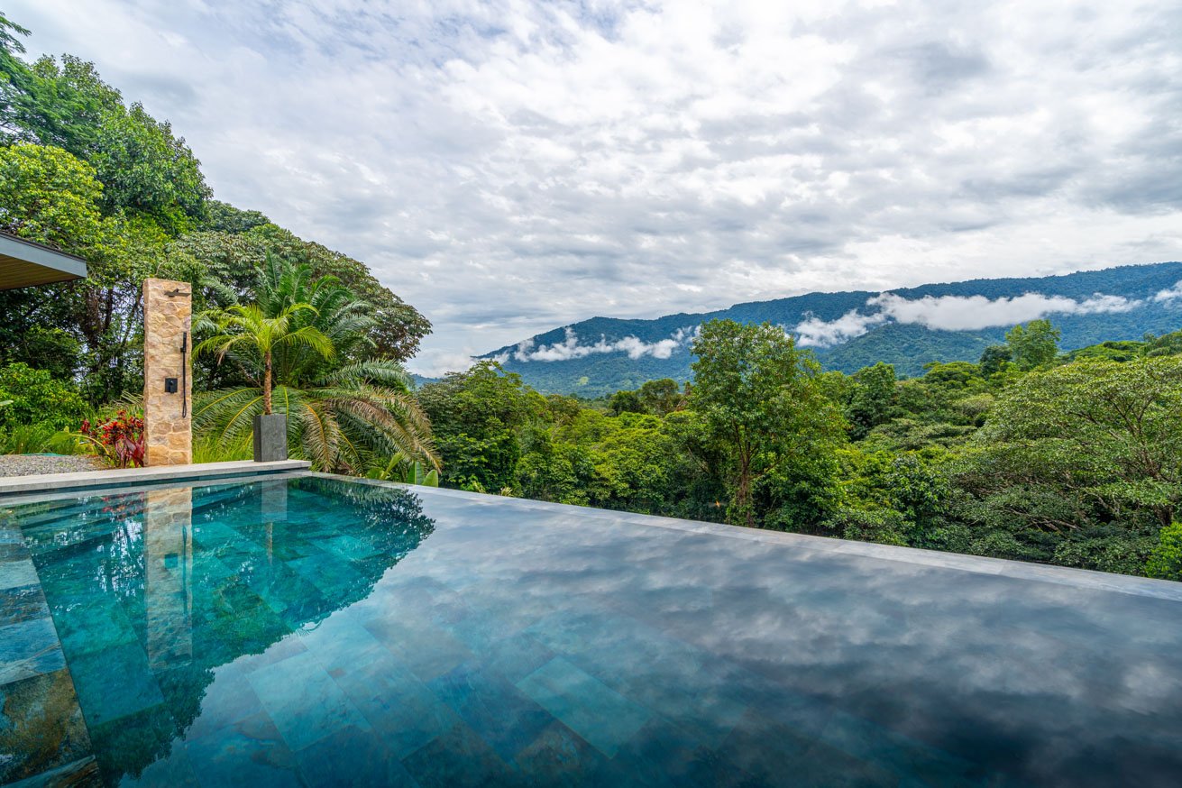 Ojochal Modern Jungle Home with Infinity Pool & Mountain Views