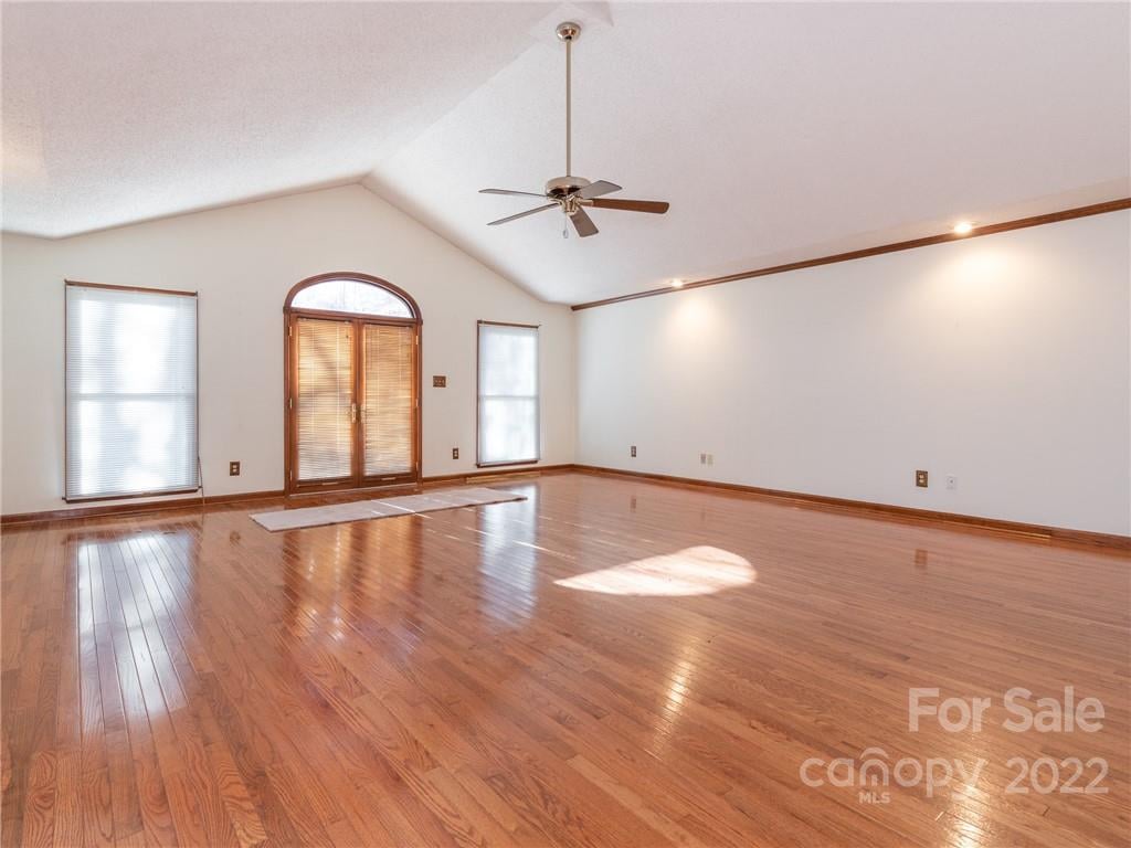 5400 Country Woods Dr