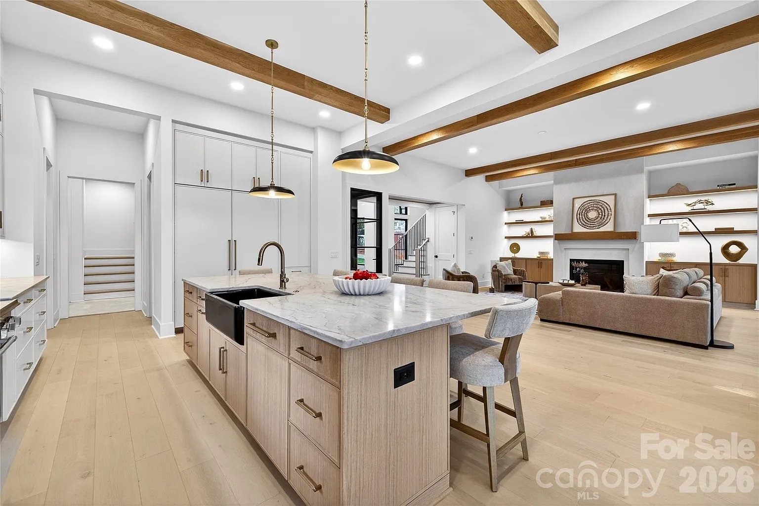 1209 Meadowood Ln