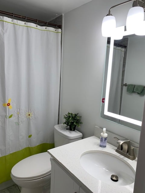 23 Lorraine Drive E 817, Toronto, ON 