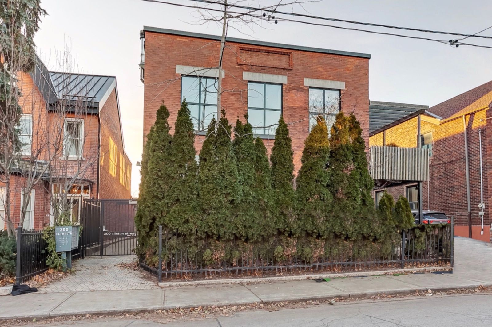 200 Clinton St #4