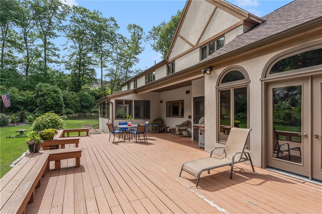 2 Lancers Lane, Lincoln, RI 02865