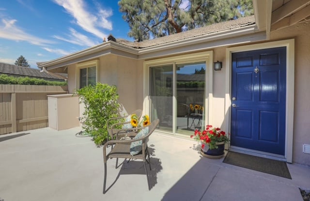243 Moreton Bay Ln Unit 2