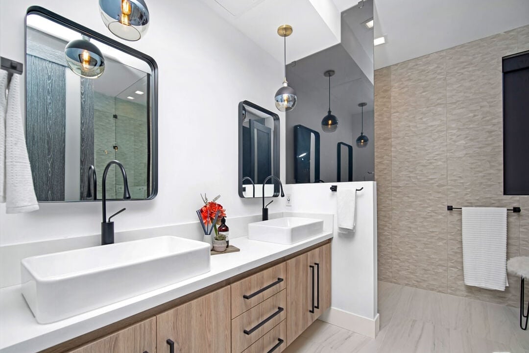 Canyon Lake Dr, 90068