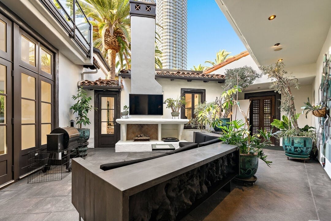 Century Woods Dr, 90067