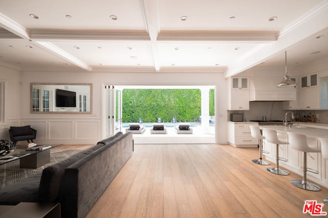 Highcliff Vista, N Stanley Ave, 90036