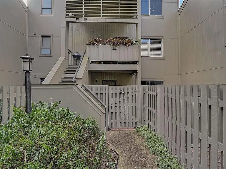 109 Woodland Pl