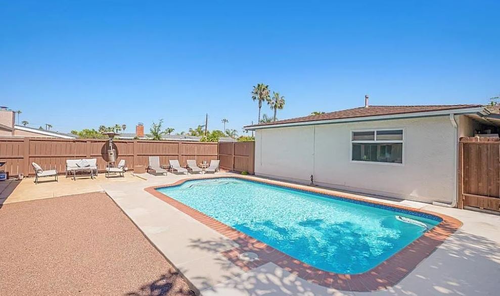 5676  Chateau Dr San Diego, CA