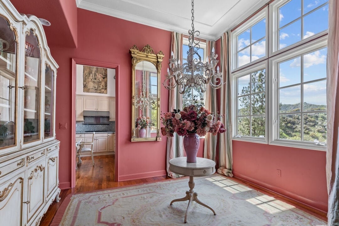 Buckingham Ln, 90077