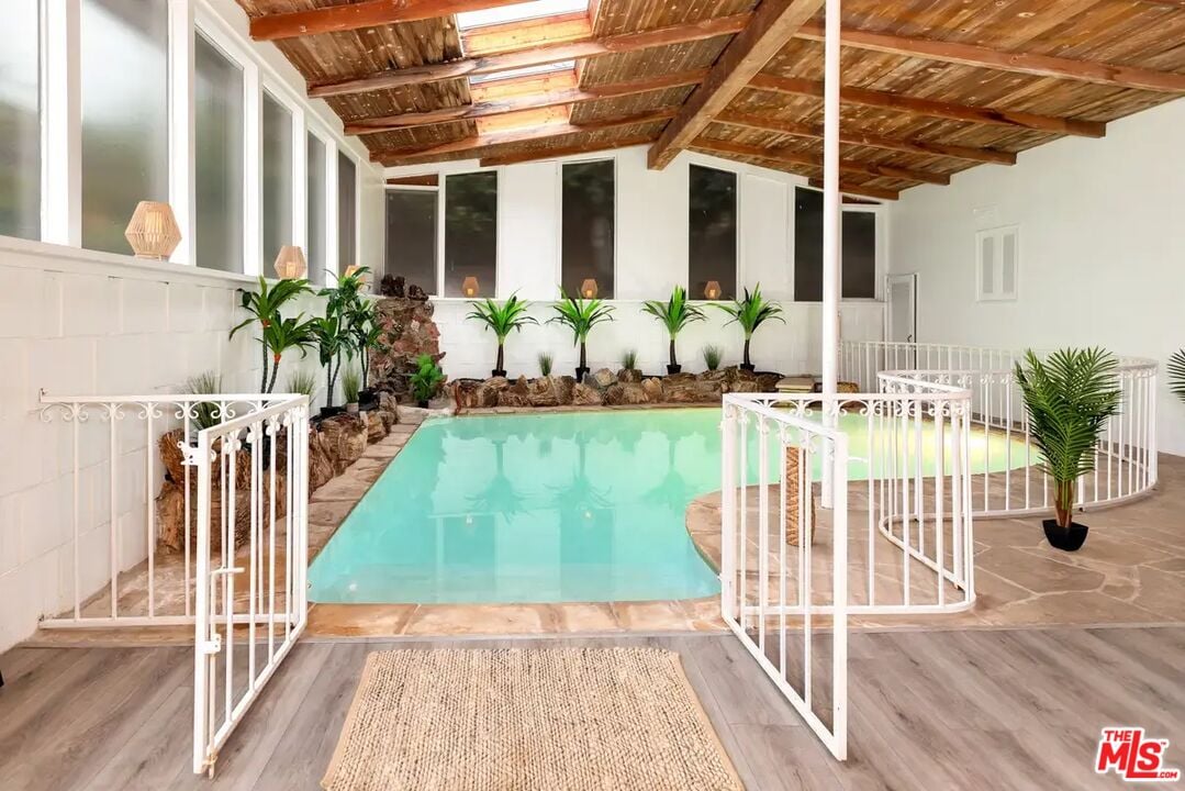 Monarch Pavilion, Beverly Grove Dr, 90210