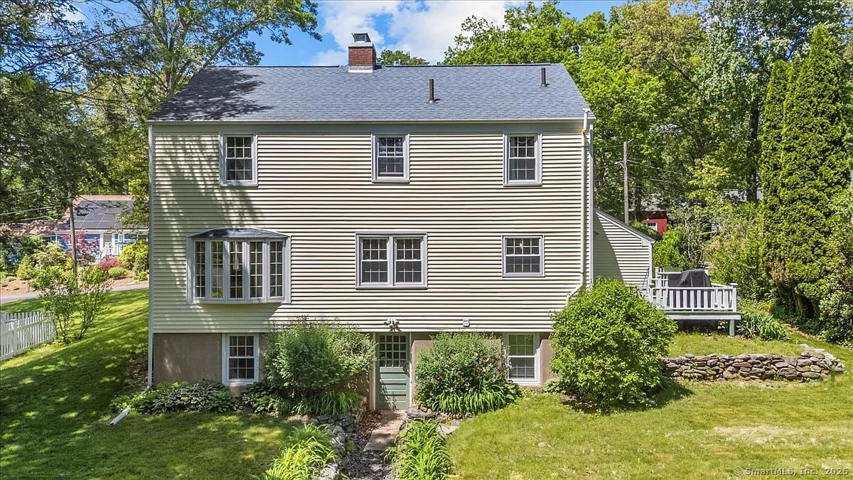 18 Hillcrest Road