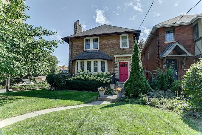 10 Lascelles Blvd