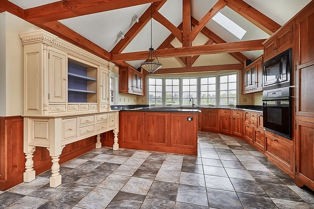 257 Leyden Rd