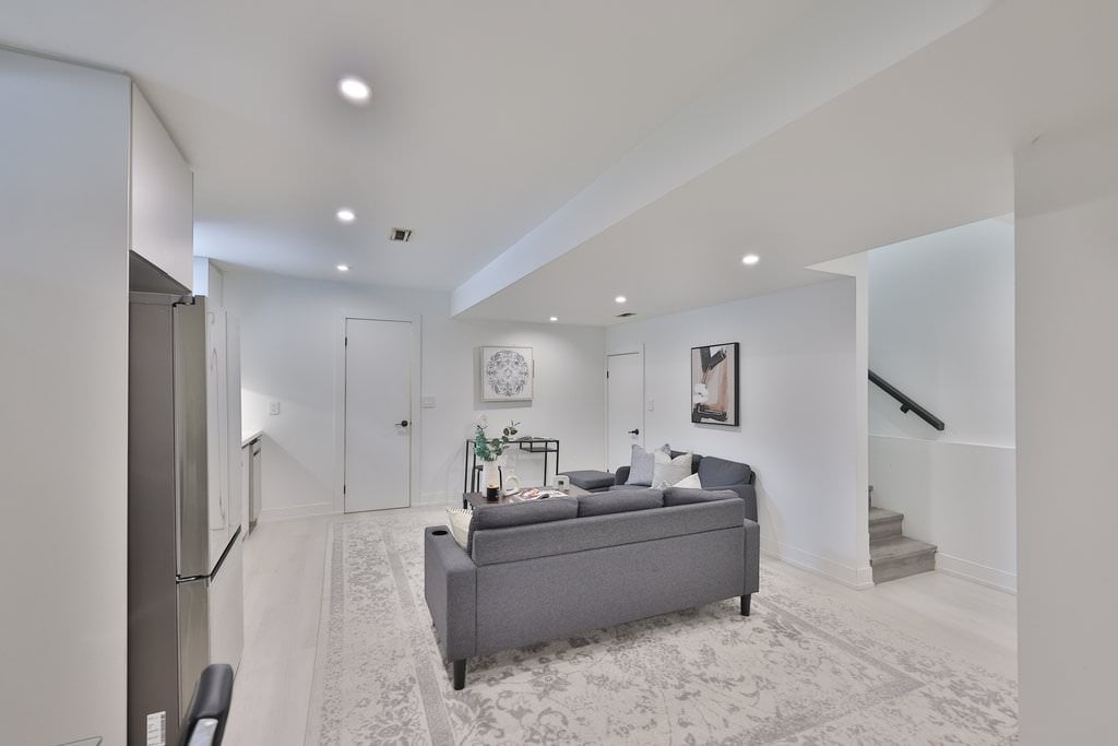172 Royal York Rd