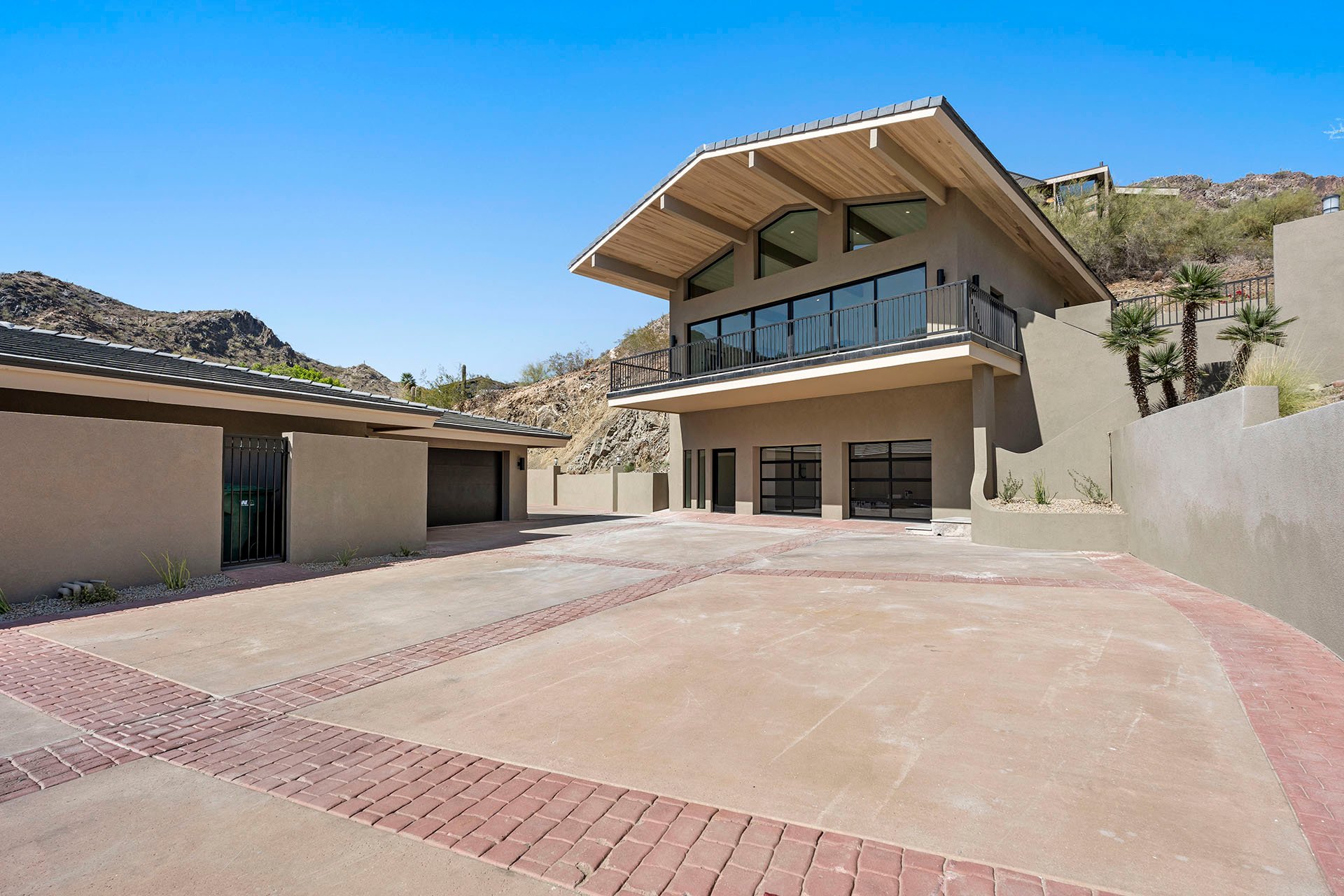 3500 E LINCOLN Drive 26