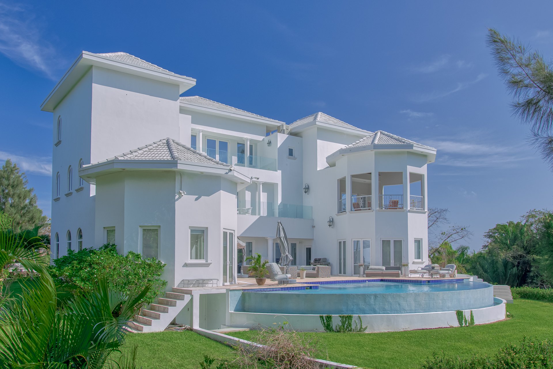 Little Farm By the Sea - Roatan Island