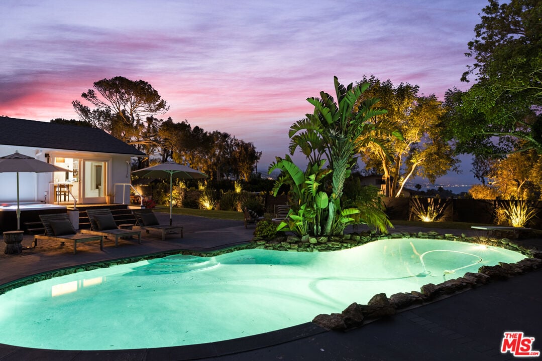 Echelon Pavilion, Grayfox St, 90265