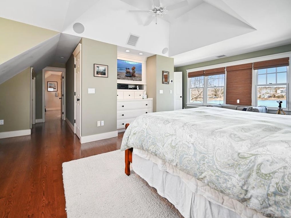 114 Hines Point
