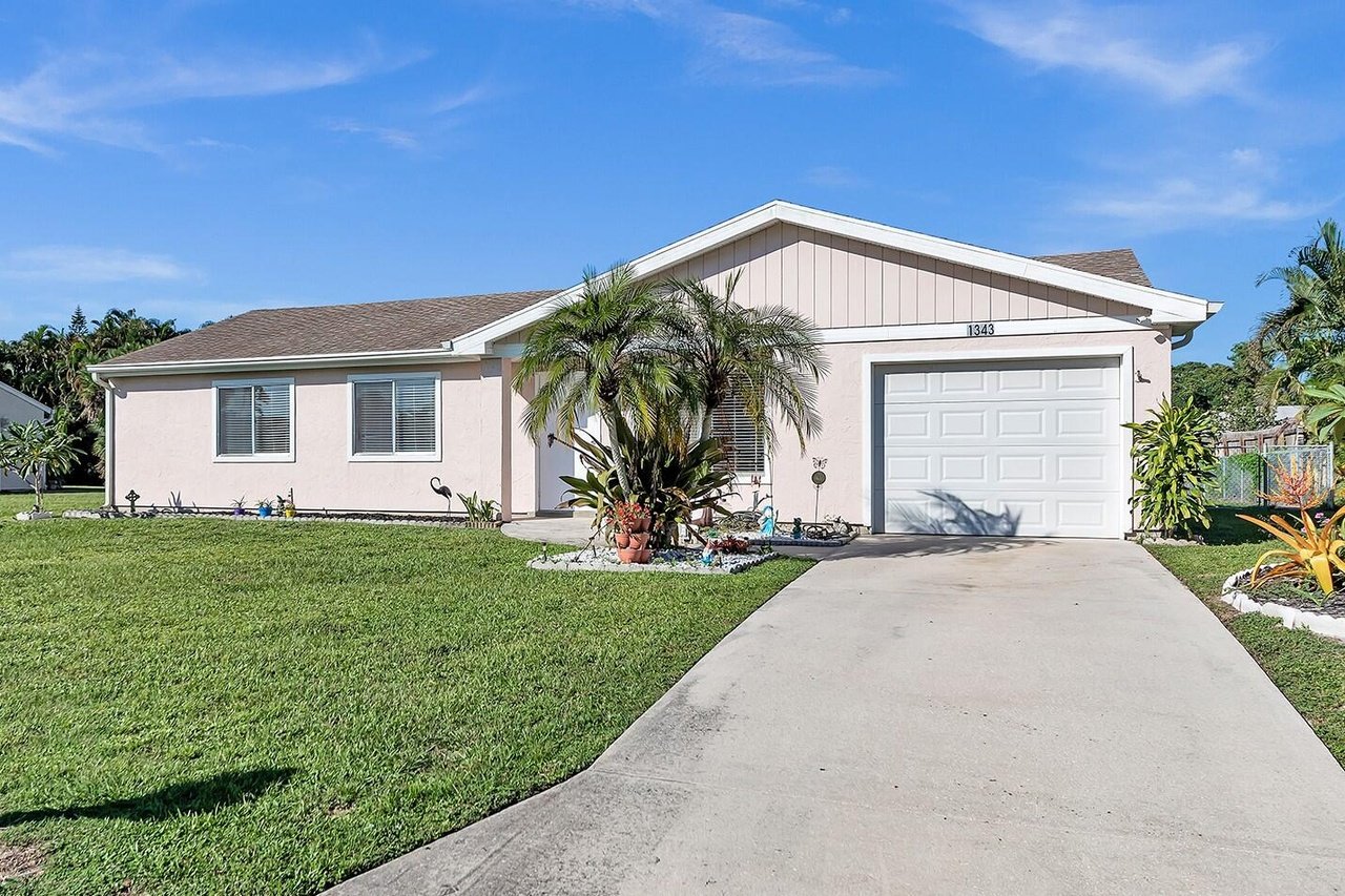 1343 SE Oakmont Ln