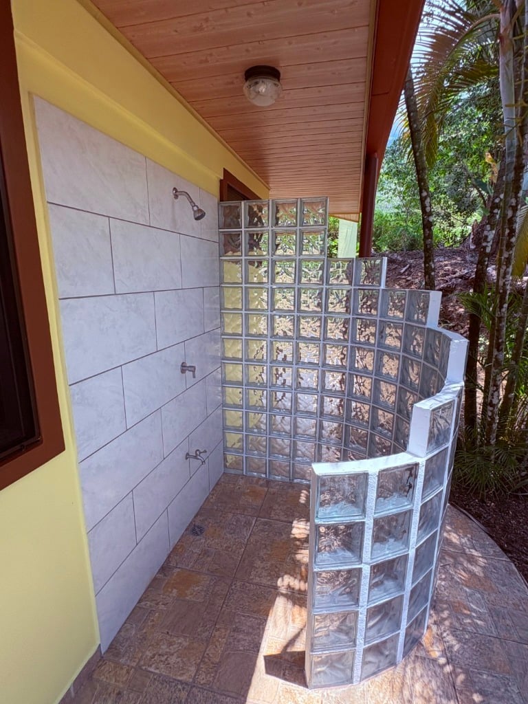 Move in ready 2 bedroom / 2 bathroom home with window ocean view and pool in Ojochal.