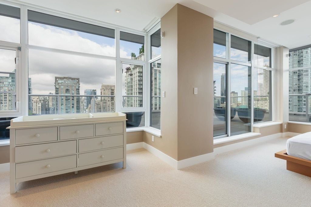 480 Robson St, #1901