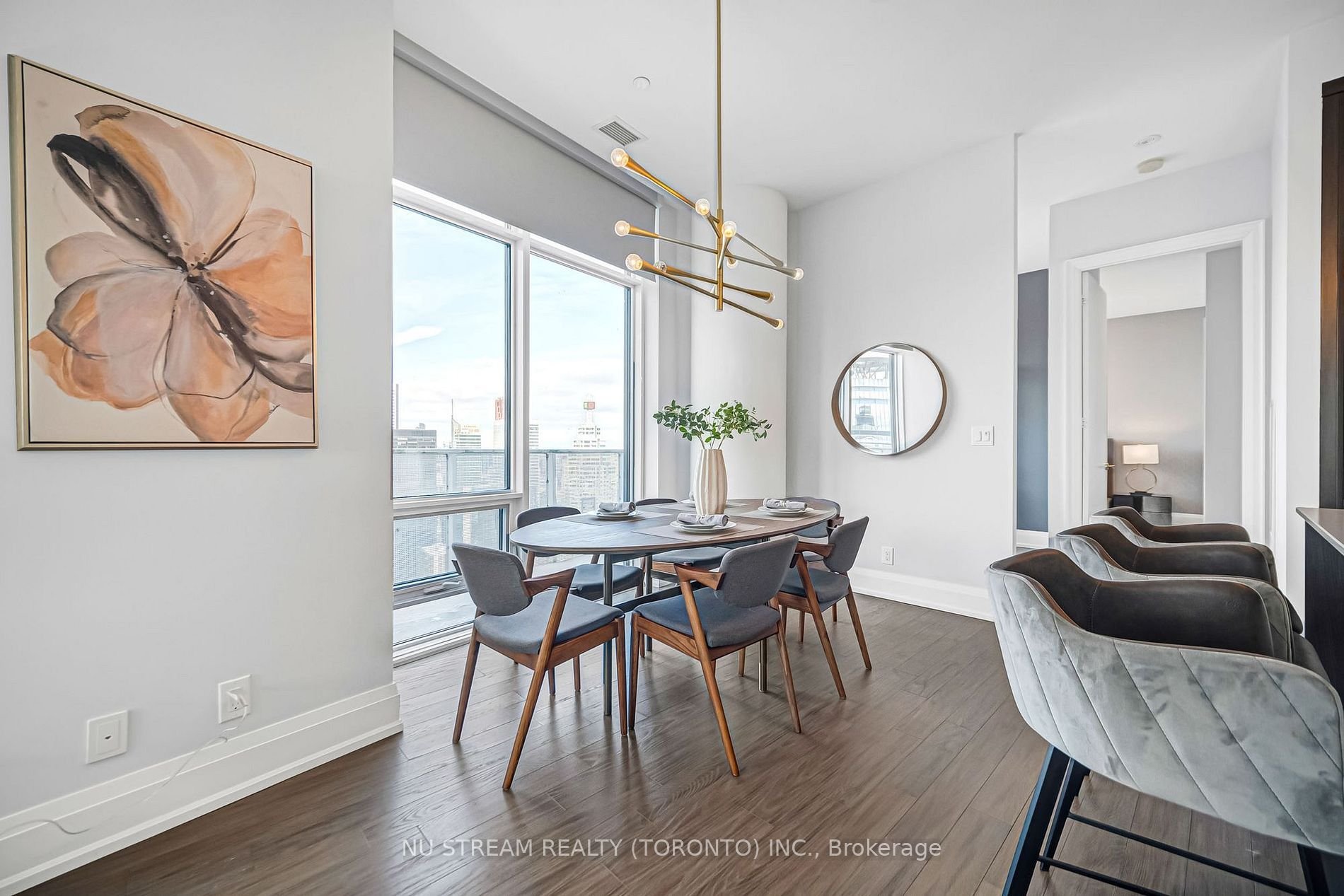 ICONIC LIVING AT 100 HARBOUR ST