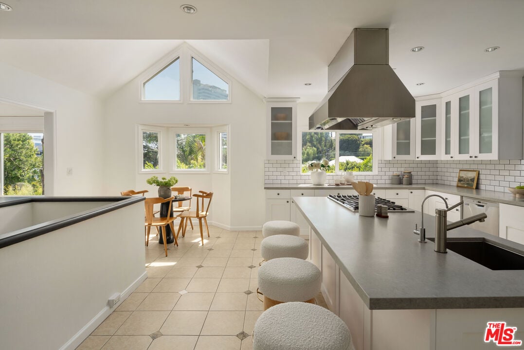 Windmere Pavilion, St Ives Dr, 90069